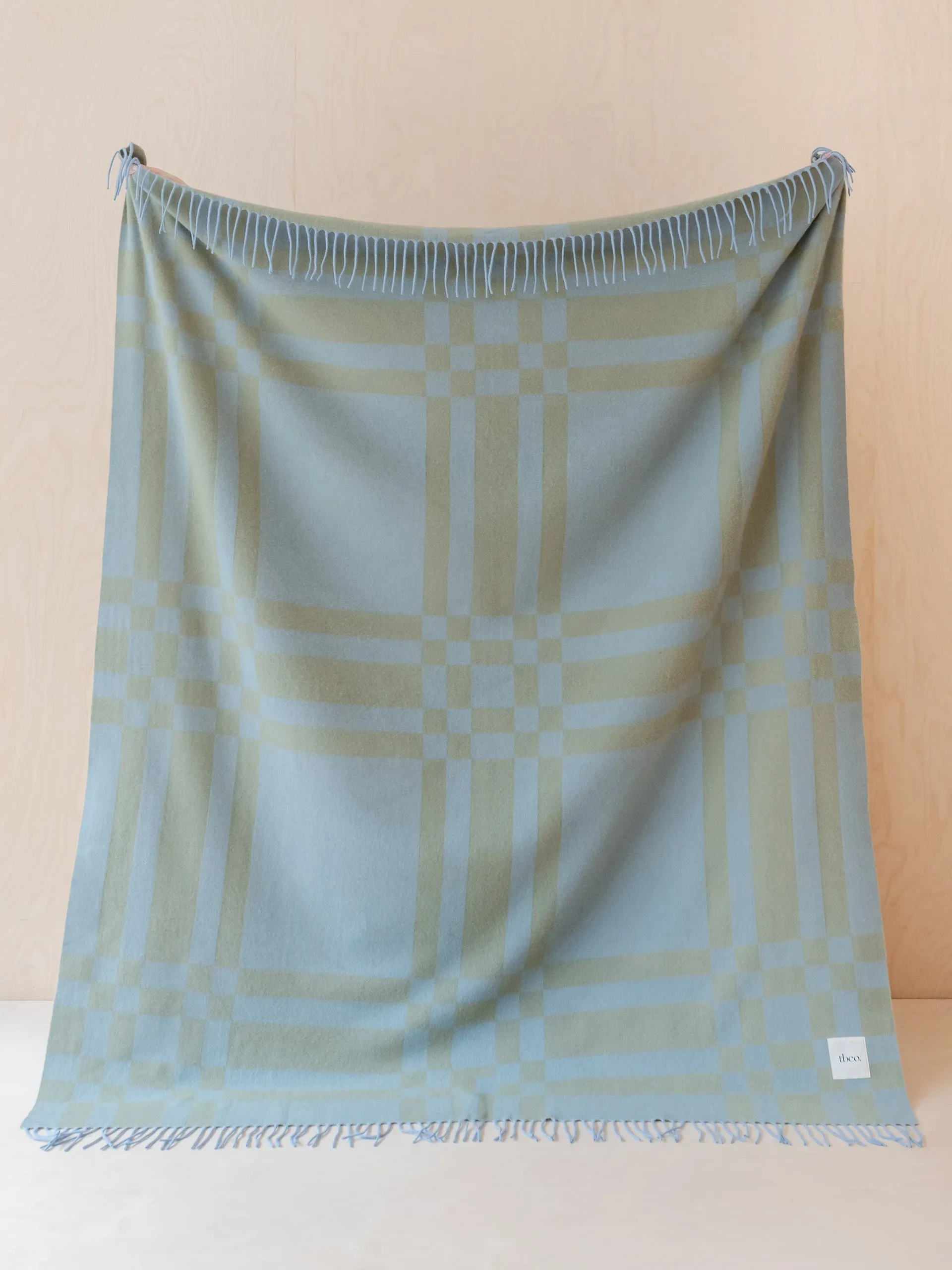 Lambswool blanket in blue pillar check